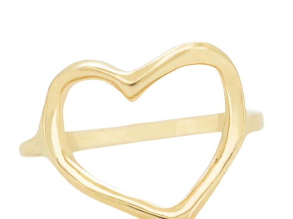 The I Carry Your Heart ring (€989)