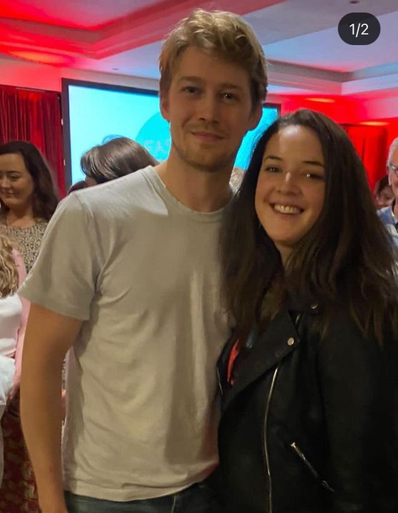 Fan Ellie and Joe Alwyn