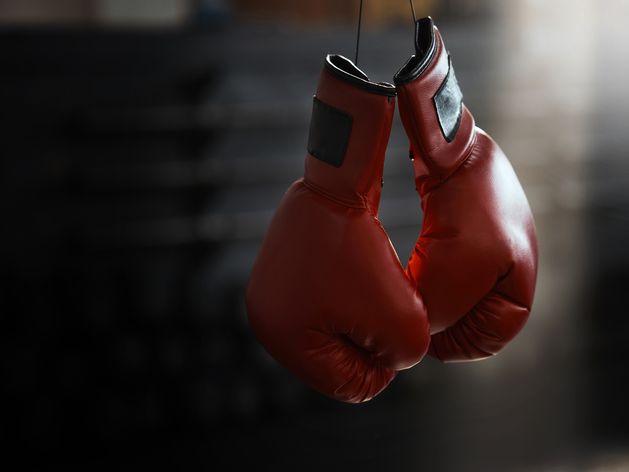 Boxer (31) appeals conviction for hitting woman who ‘threw iron bar at him’