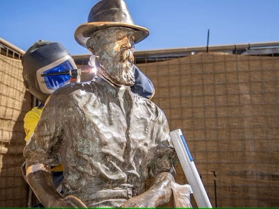 Bronze statue of Paddy Hannan being restored. Photo: City of Kalgoorlie-Boulder