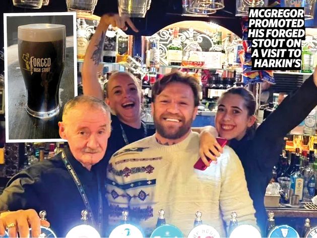 啊,留着黑啤酒吧:都柏林的 Harkin’s Harbour 酒吧将继续销售 UFC 明星 Conor McGregor 的 Forged Irish 黑啤酒,尽管在尼基塔·汉德 (Nikita Hand) 民事强奸案审判后遭到抵制 啊,留着黑啤酒吧:都柏林的 Harkin’s Harbour 酒吧将继续销售 UFC 明星 Conor McGregor 的 Forged Irish 黑啤酒,尽管在尼基塔·汉德 (Nikita Hand) 民事强奸案审判后遭到抵制