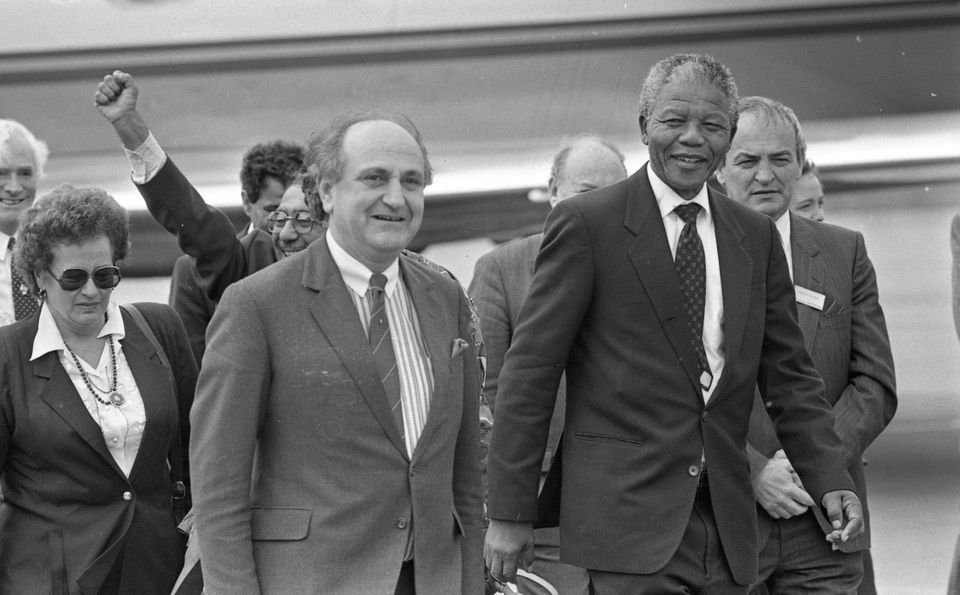 Foreign Affairs Minister Gerry Collins (left) with Nelson Mandela at Dublin Airport in 1990. Photo: Part of the Independent Newspapers Ireland/NLI Collection