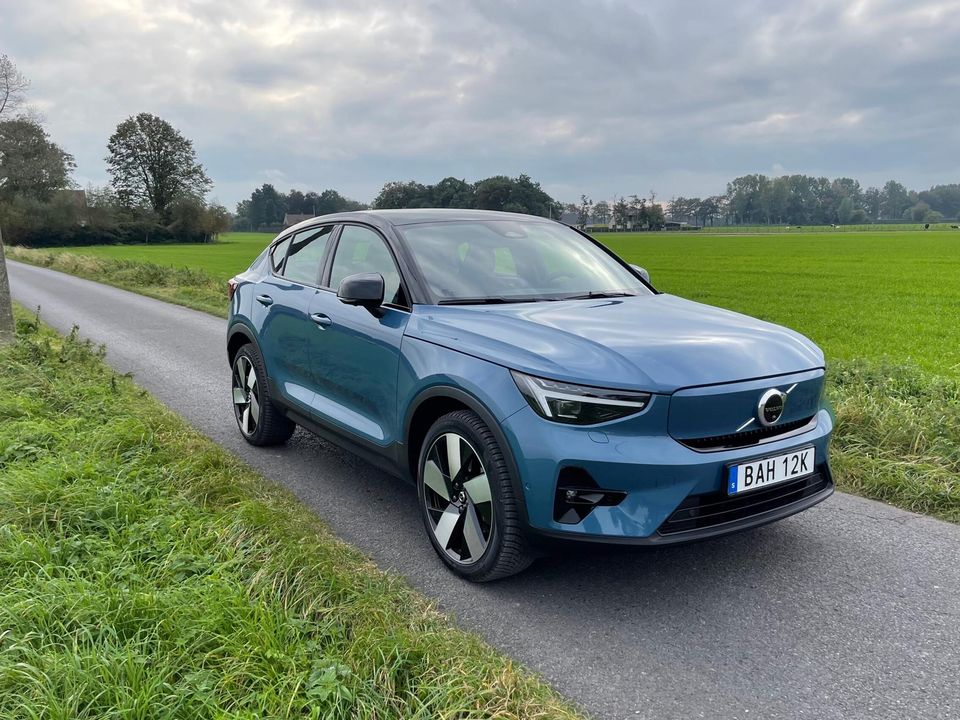 The new Volvo C40 in Fjord blue is a thing of beauty