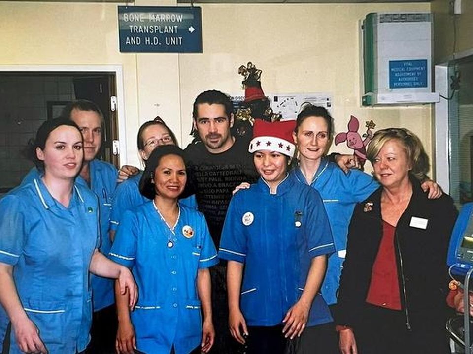 Colin Farrell poses with staff in Crumlin Children's Hospital in 2004