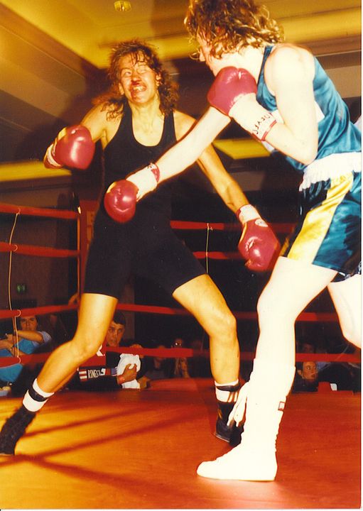 Deirdre Gogarty fights Stacy Prestage in 1993